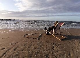 Seminarraum Indoor mit Strandzugang und großer Außenterasse.