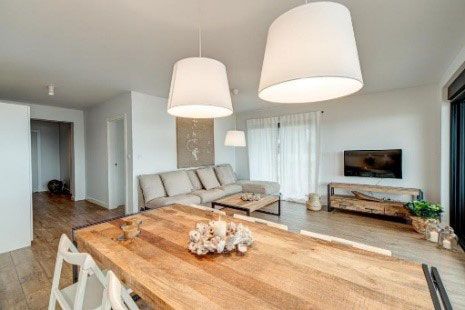Seminarraum Indoor mit Strandzugang und großer Außenterasse.